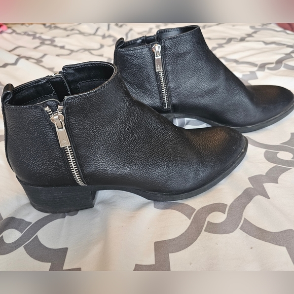 Kenneth Cole New York Levon Leather Ankle Bootie sz 9 - Picture 1 of 5